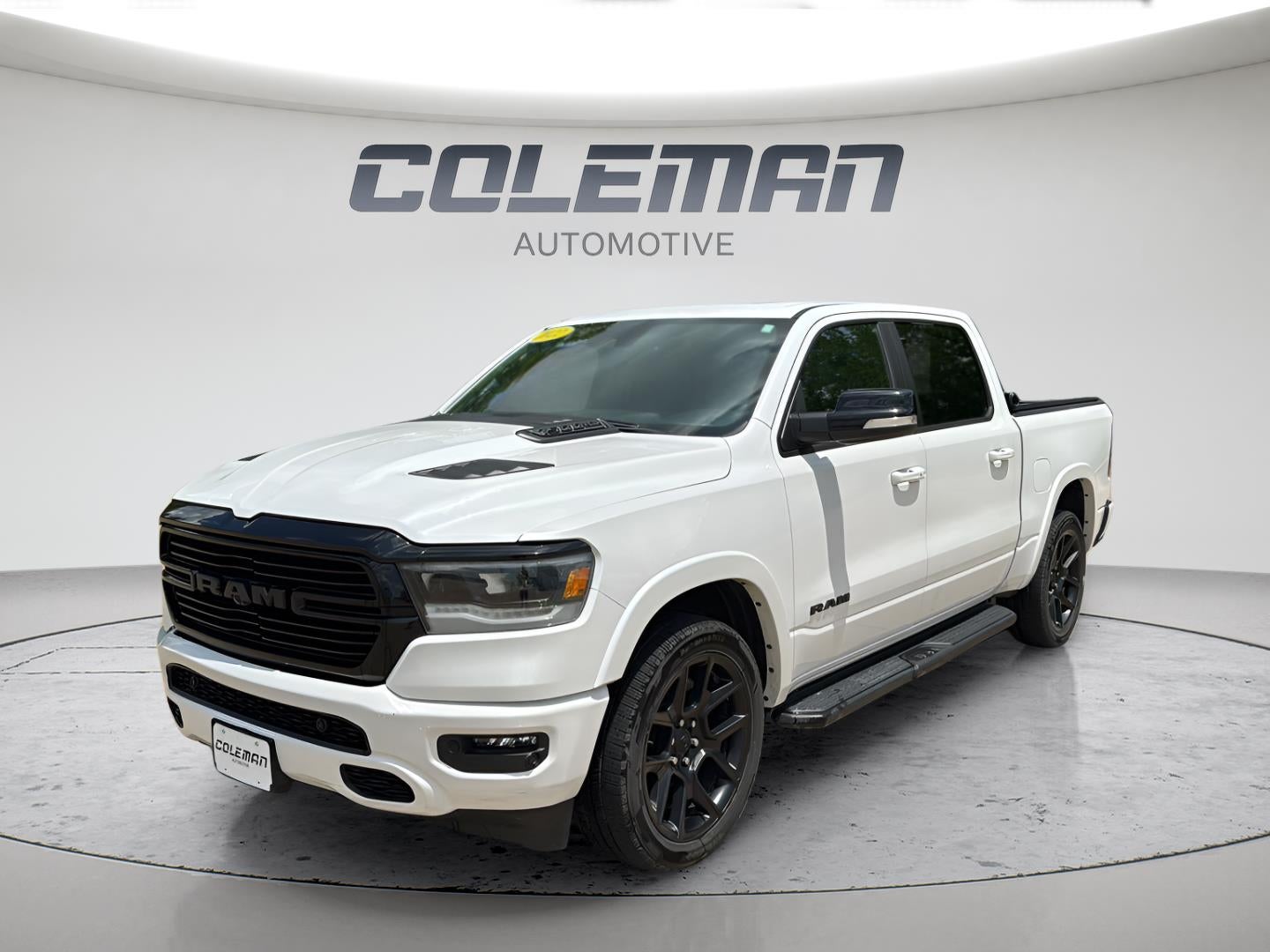 2022 RAM 1500 Laramie Crew Cab 4x4 5'7' Box in Ivory White Tri-Coat Pearlcoat — front three-quarter view