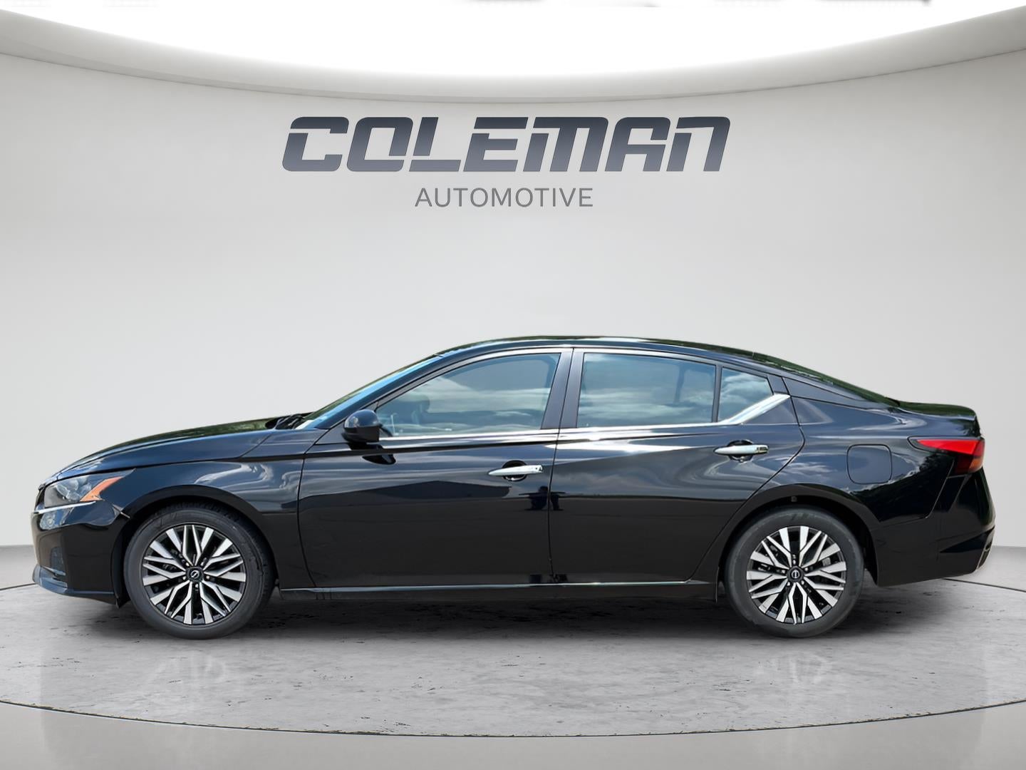 2024 Nissan Altima — side profile view